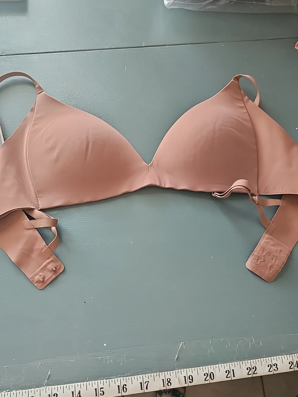 Lululemon Like a Cloud Bra Womens Size 34B Pink Clay Wireless Plunge Nylon Blend